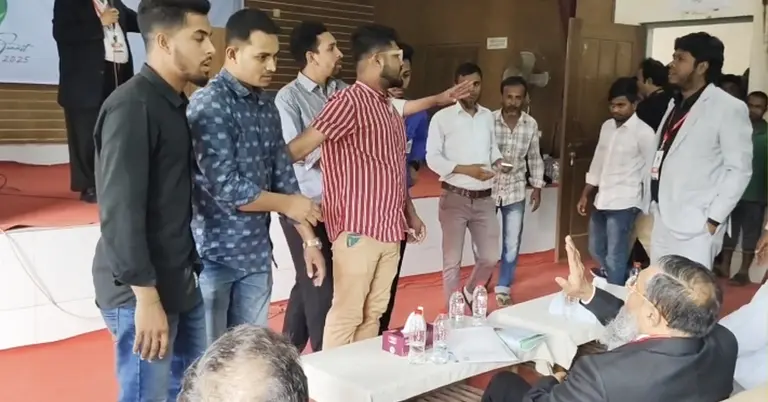 বিকেএমইএর সভাপতির সঙ্গে বাকবিতণ্ডা